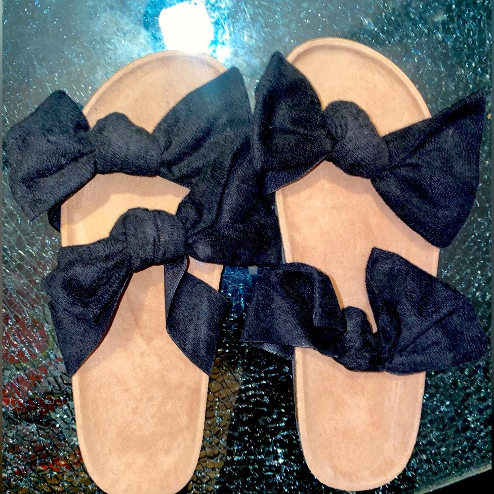 Woman’s sandals size 7.